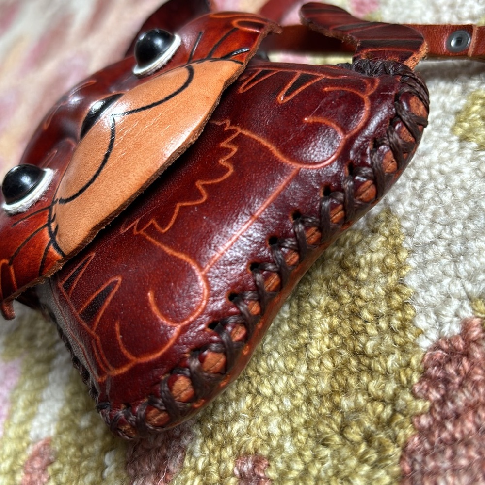 Darling little hand tooled Leather Tiger small purse/bag/zip pouch - Picture 10 of 12